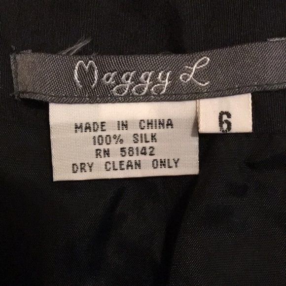 Maggy L Land light weight jacket or can be worn as a top. - Picture 2 of 6